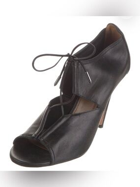 Aquazzura Black Leather Sexy Thing Cutout Lace-Up Heeled Booties size 38.5